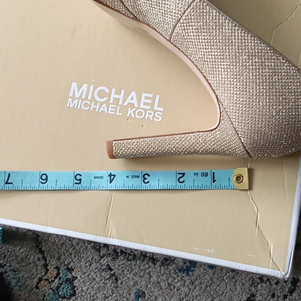 Michael Kors women's pumps-lightly used - Picture 3 of 4